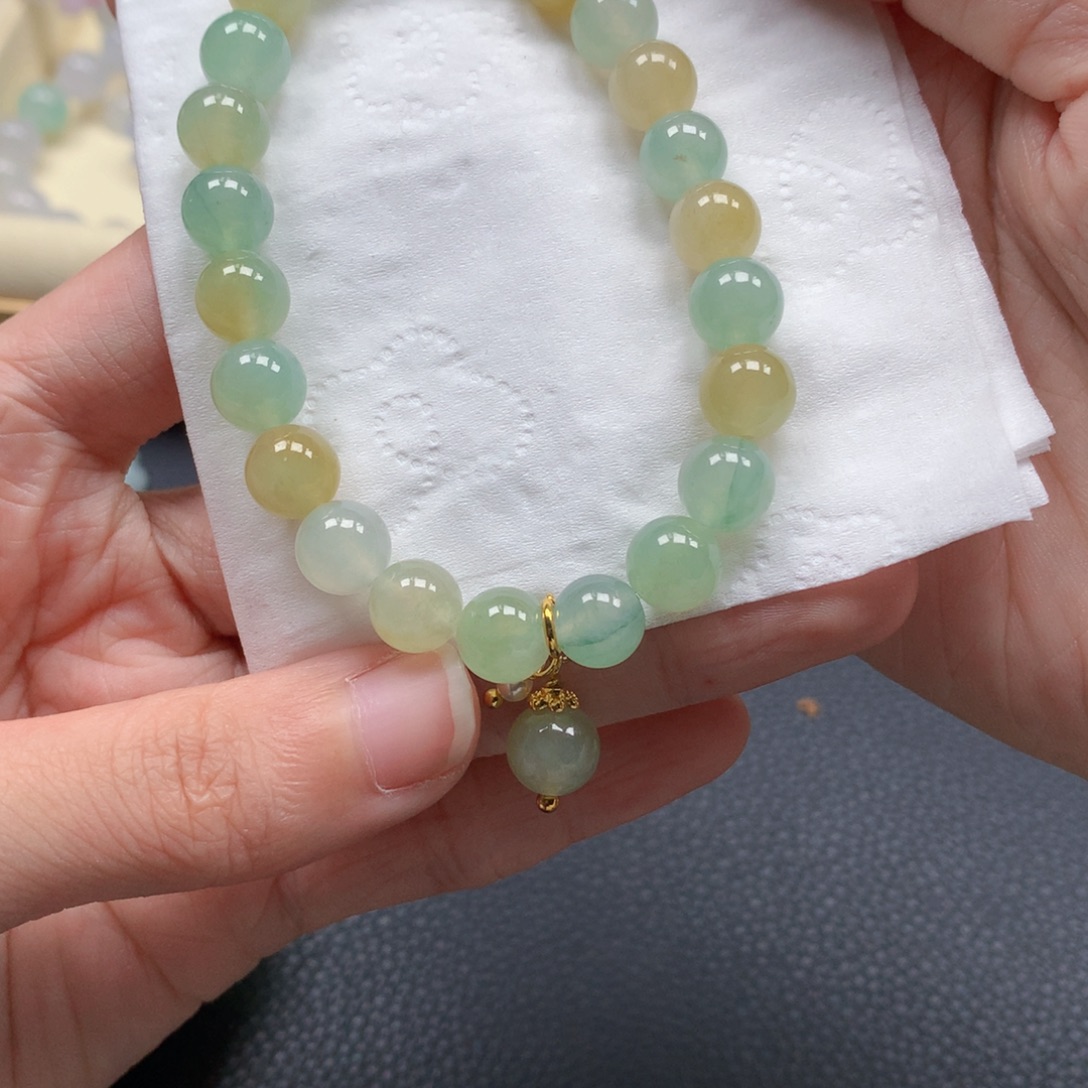 翡翠未镶嵌颈饰是