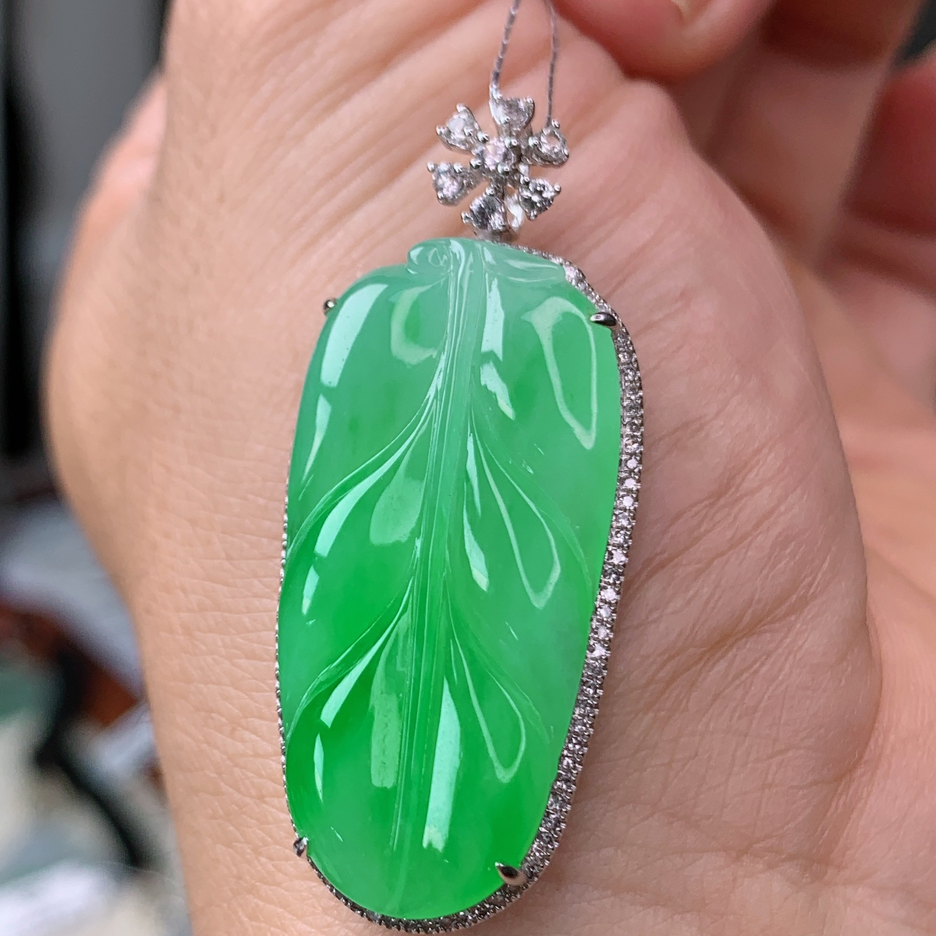 缅甸天然A货翡翠18K金镶冰种阳绿叶子吊坠zj42.5×18.2×7.3mm