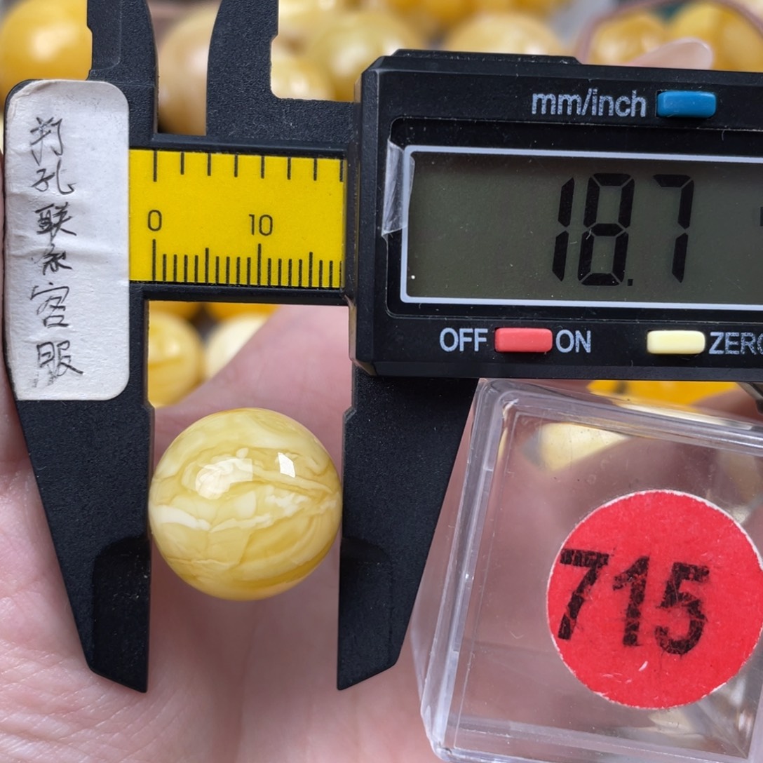 蜜蜡未镶嵌珠宝奇石