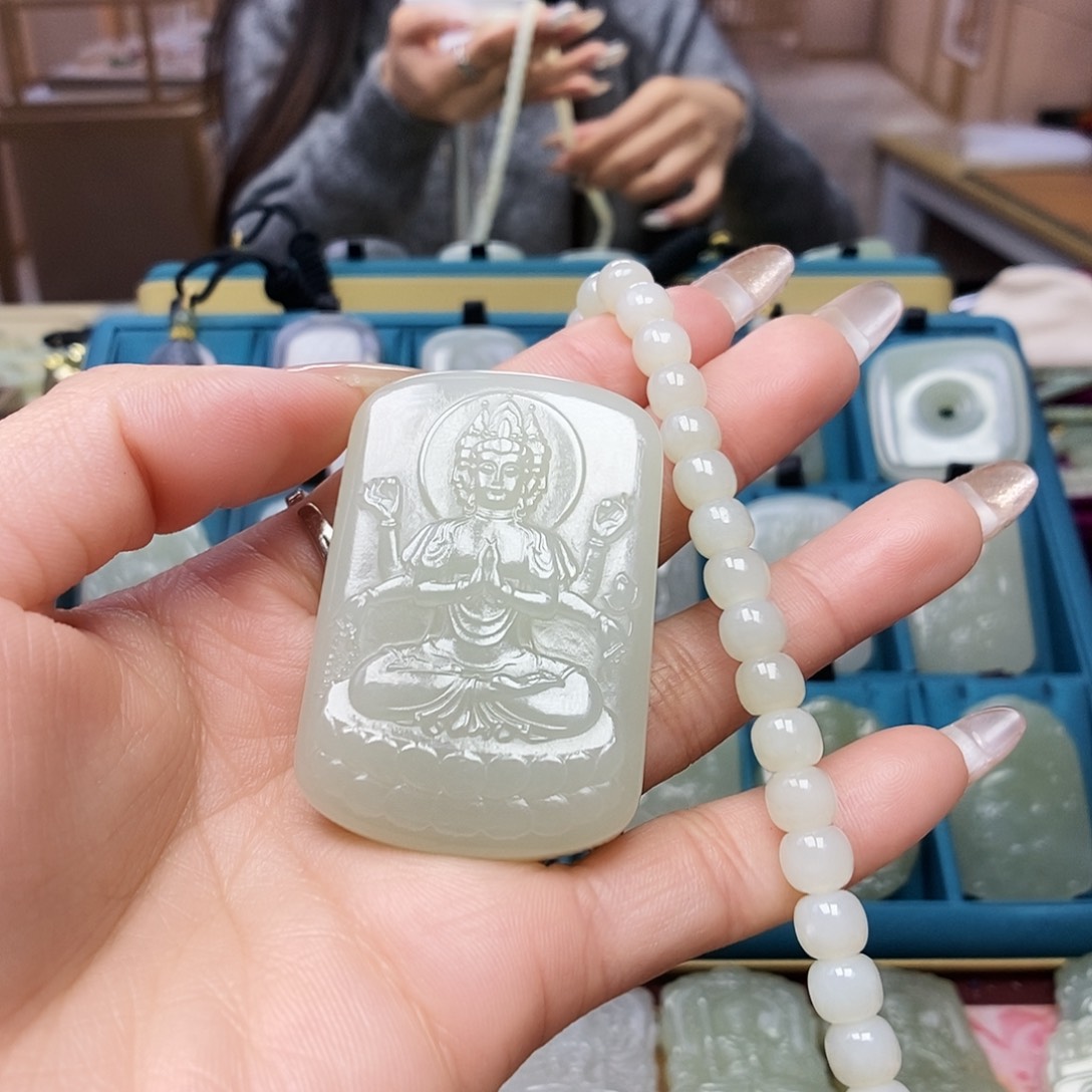 和田玉颈饰未镶嵌牧*