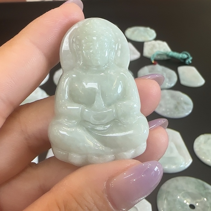 翡翠未镶嵌颈饰观音