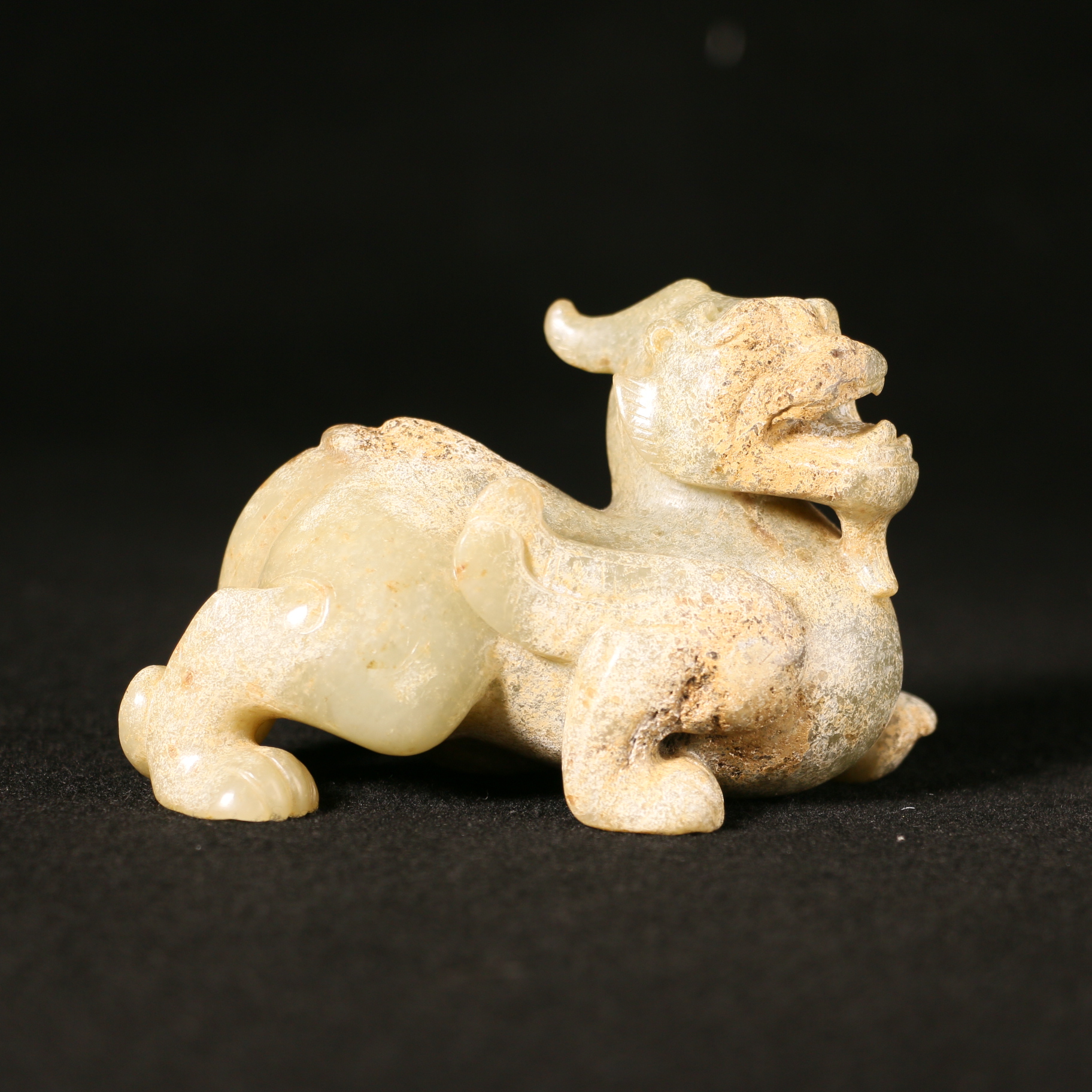 15C26  明 和田玉瑞兽天禄摆件