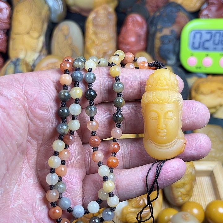 海***防石英质玉未镶嵌颈饰