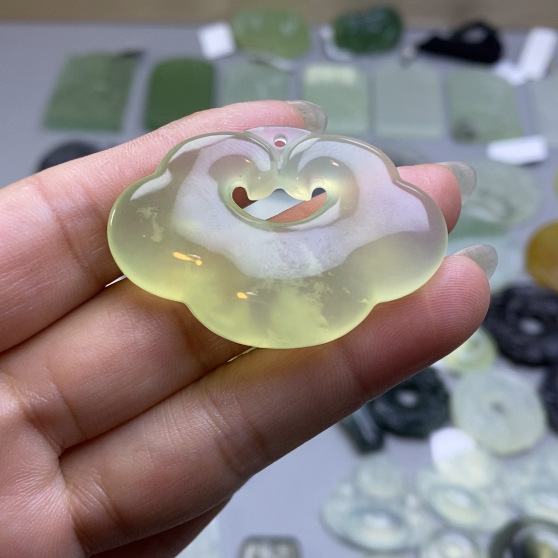 蛇纹石玉颈饰未镶嵌眉*尺颈饰