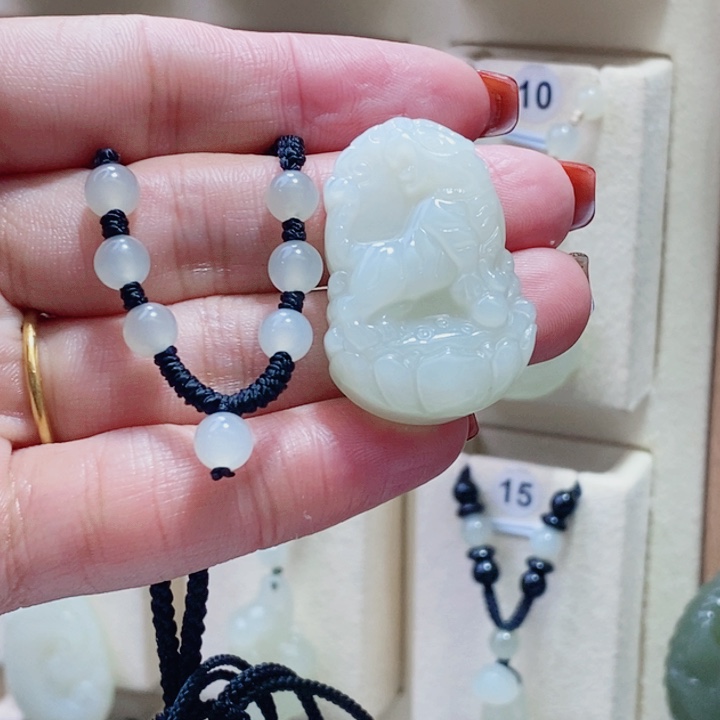 *****和田玉未镶嵌颈饰