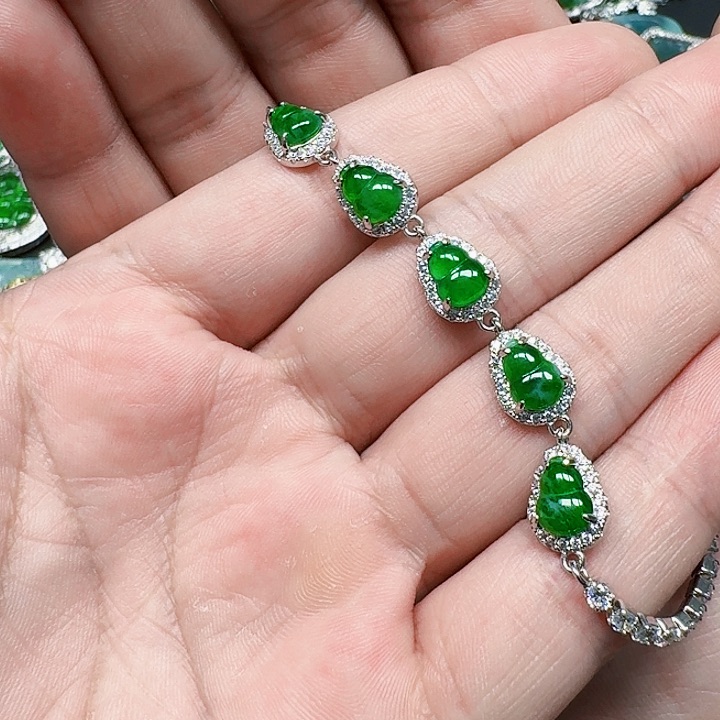 翡翠颈饰未镶嵌天然A货翡翠放漏