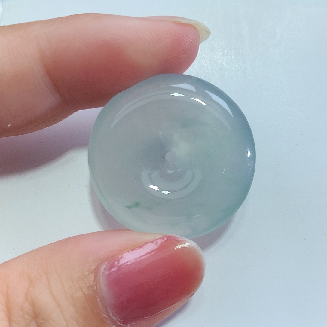 翡翠未镶嵌颈饰平安扣