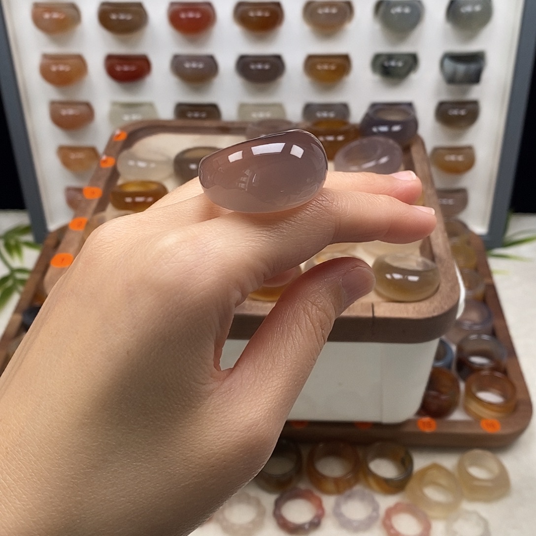 燕***儿玛瑙/玉髓未镶嵌戒指港22