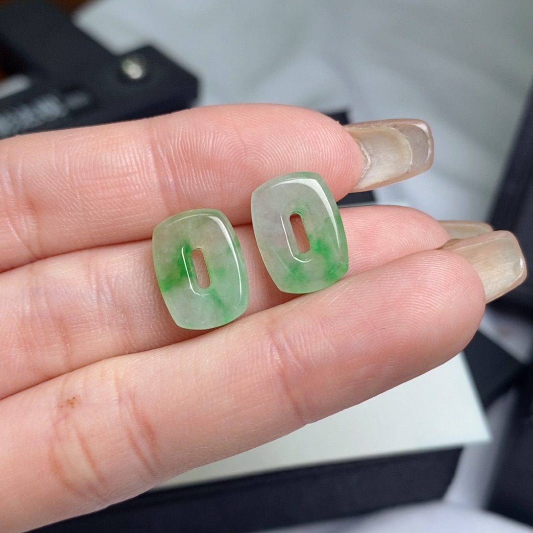 翡翠耳饰未镶嵌福贝