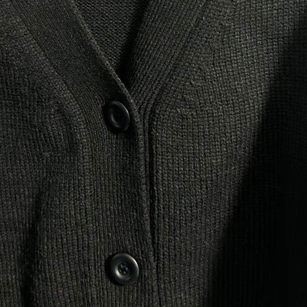 ｛귤 언니｝gr显瘦厚实纽扣黑毛衣