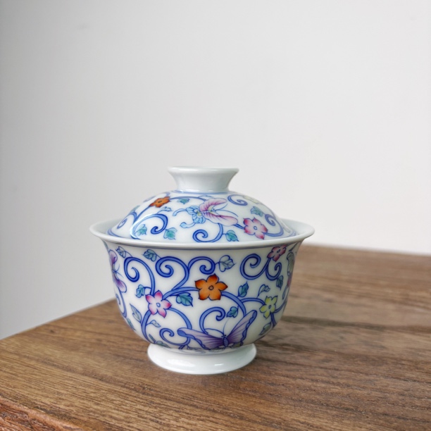 【南风】景德镇 青花斗彩缠枝蝶恋花盖碗