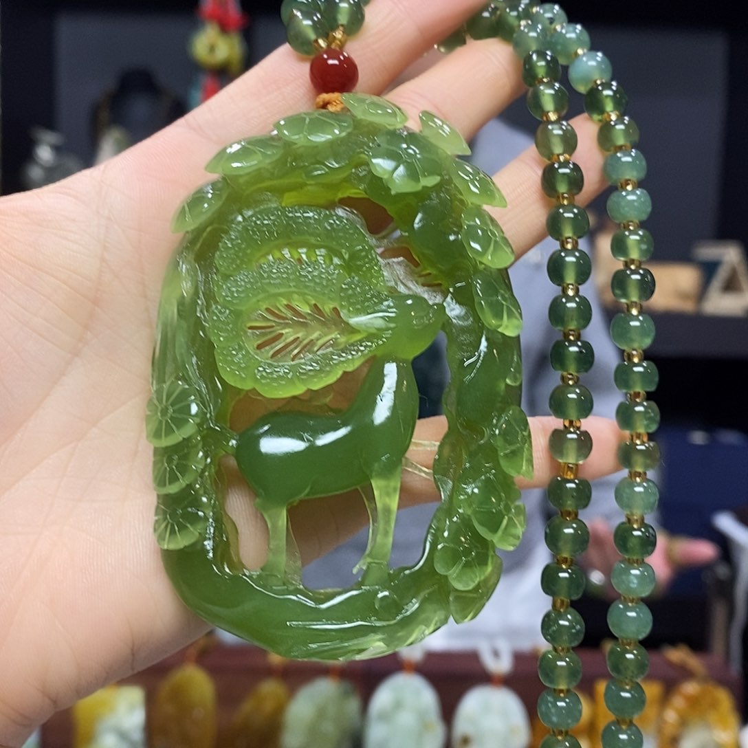 岫玉未镶嵌挂件吊坠