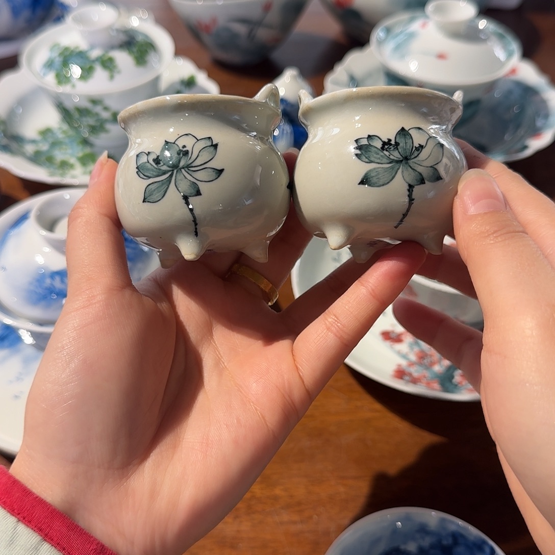 青花手绘给他香炉