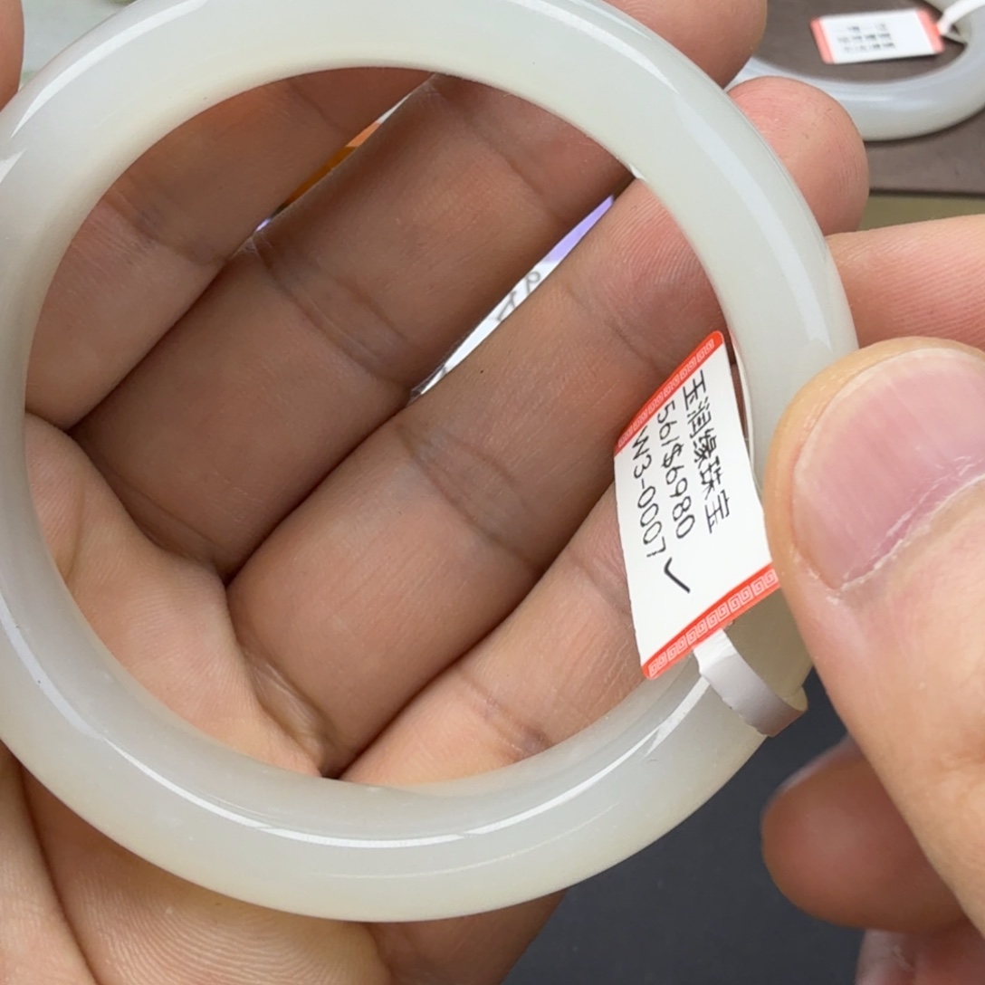 和田玉未镶嵌手镯