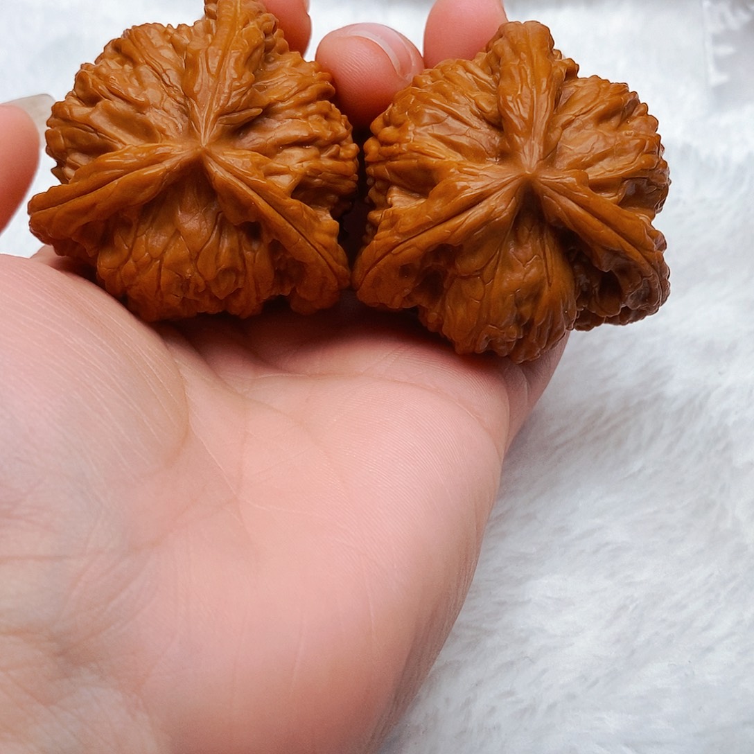 袁***文玩核桃吊坠三棱