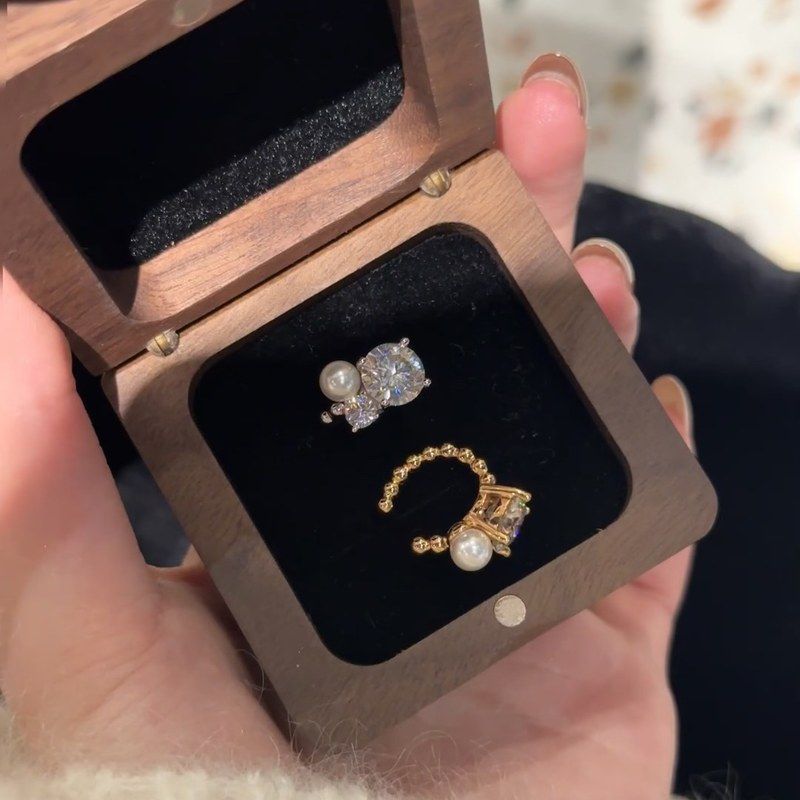 铜合金合成锆石耳饰 QIAN XI 无耳洞耳骨夹轻奢高级感超闪耳夹