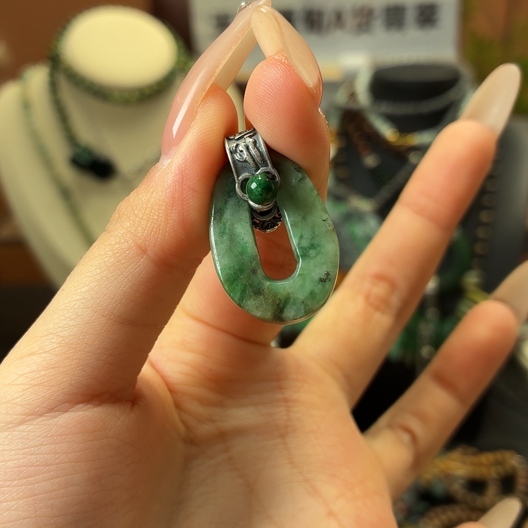 翡翠未镶嵌耳饰吊坠