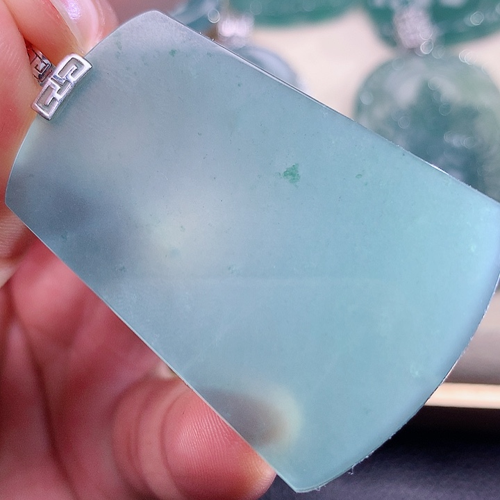 【闪购商品】翡翠颈饰18K金镶嵌天然翡翠