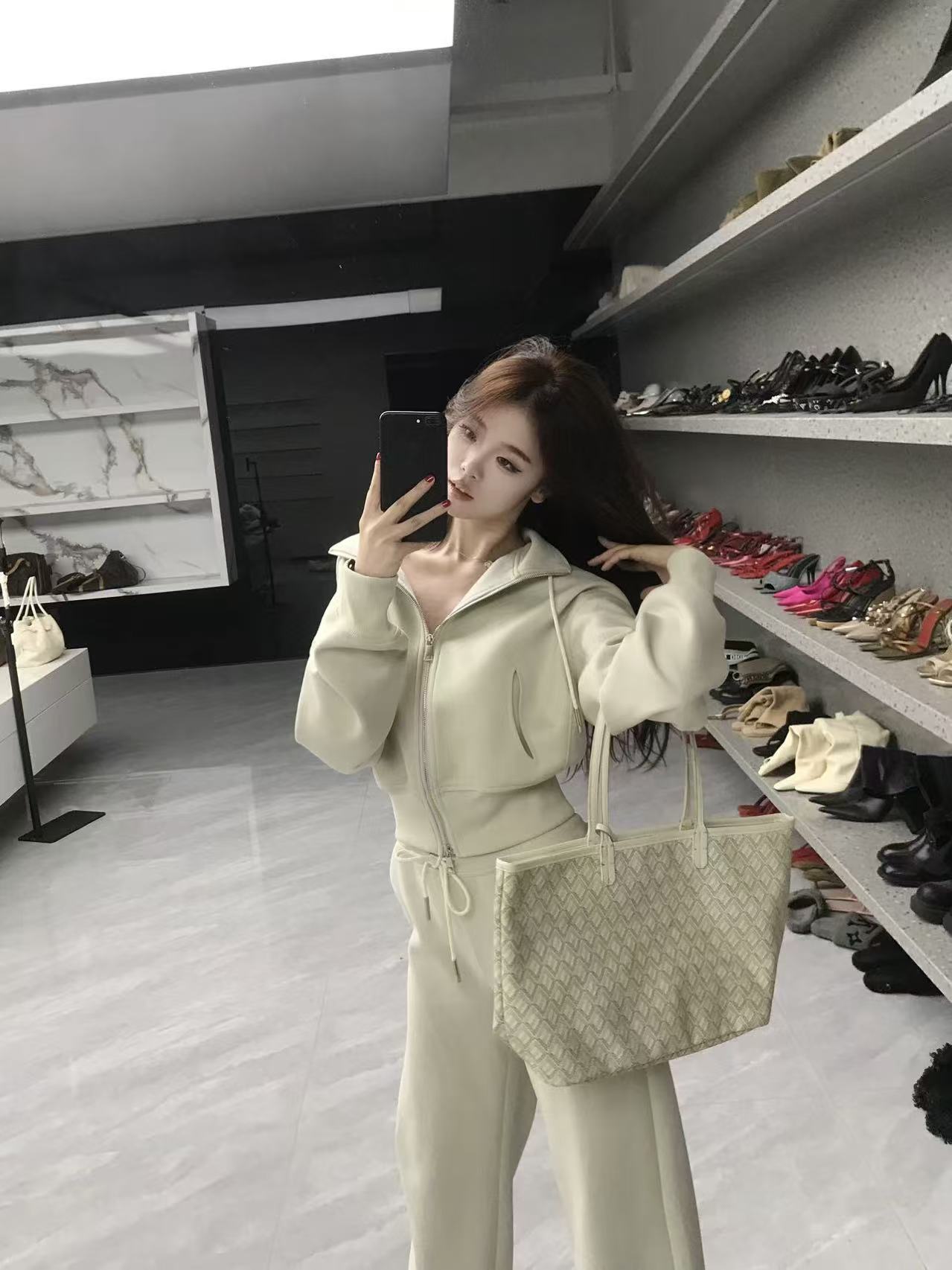 尹千金J【3:7法则】韩系简约连帽卫衣女休闲阔腿裤两件套Z257205