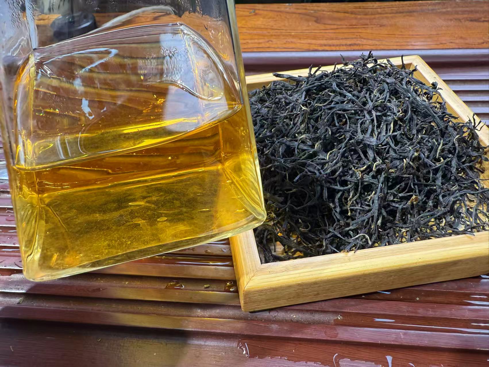 信阳红茶大山荒野茶