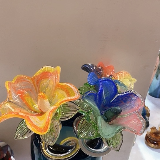 琉璃花瓶高45厘米宽9厘米