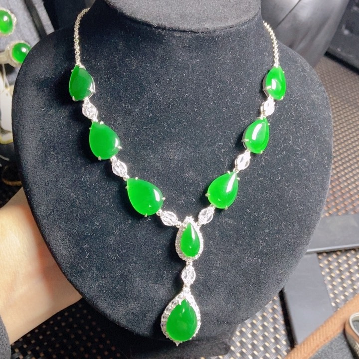 翡翠颈饰银S925镶嵌           