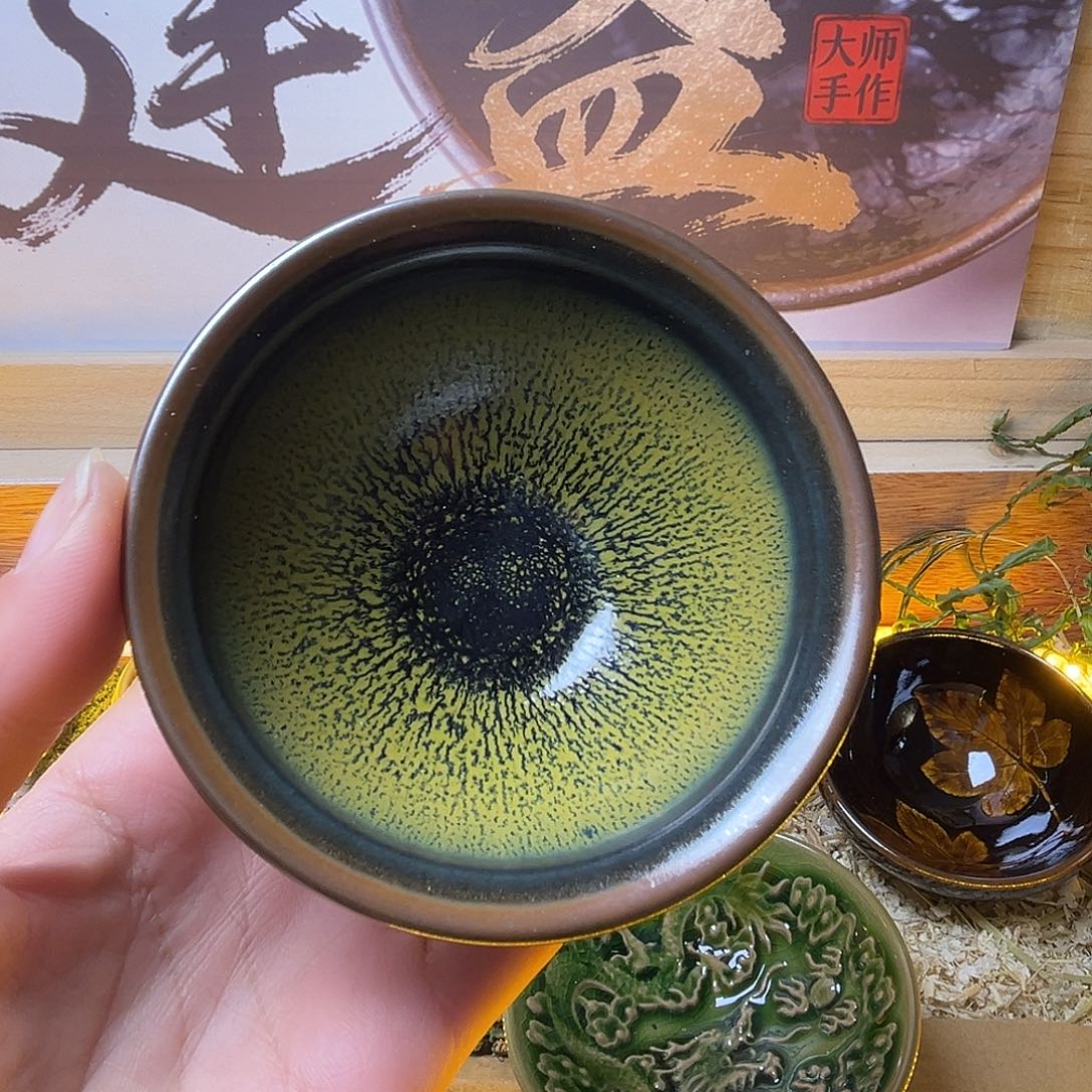 茶盏我在开会不回你消息啦