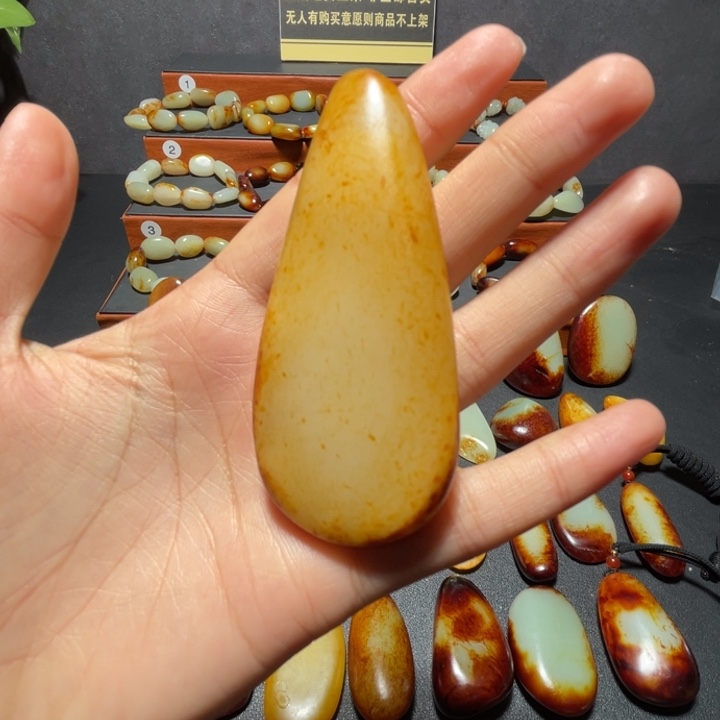 东***晓和田玉未镶嵌颈饰