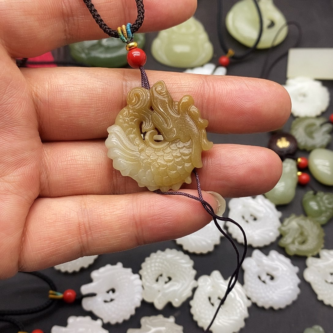风***起和田玉未镶嵌颈饰
