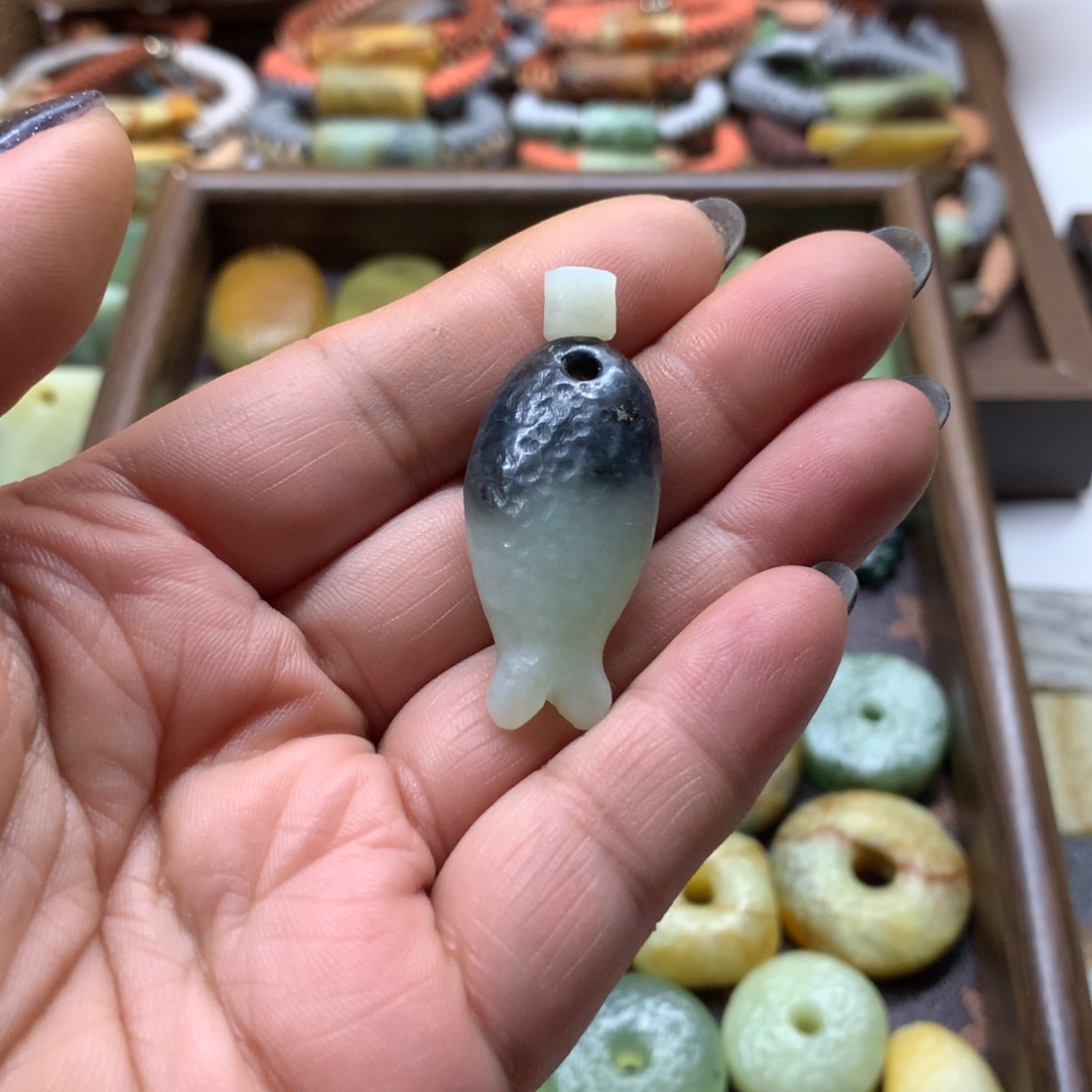 小***九蛇纹石玉合金颈饰