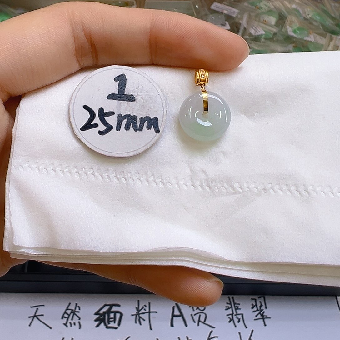 翡翠颈饰18K金镶嵌翡翠