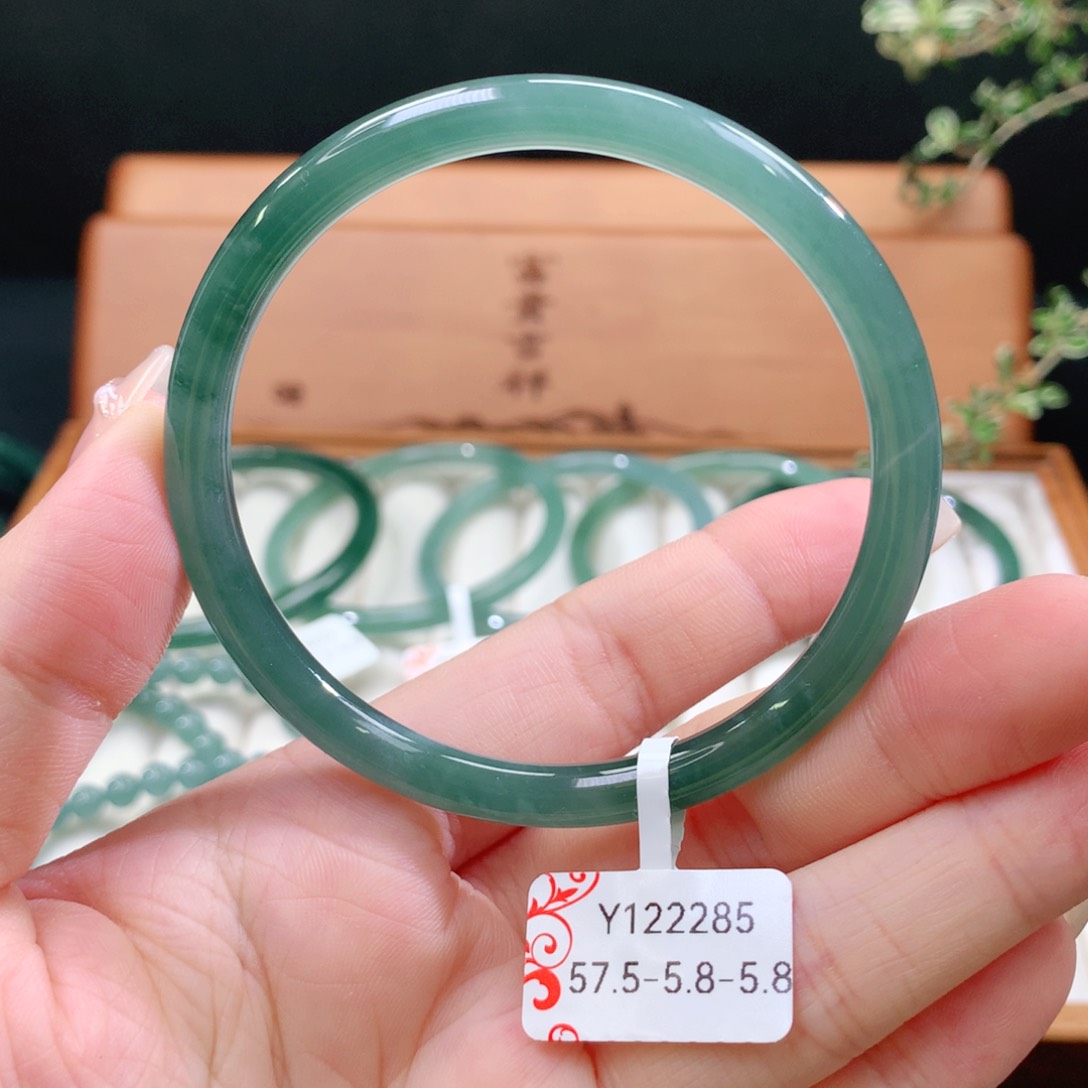 翡翠手镯未镶嵌天然