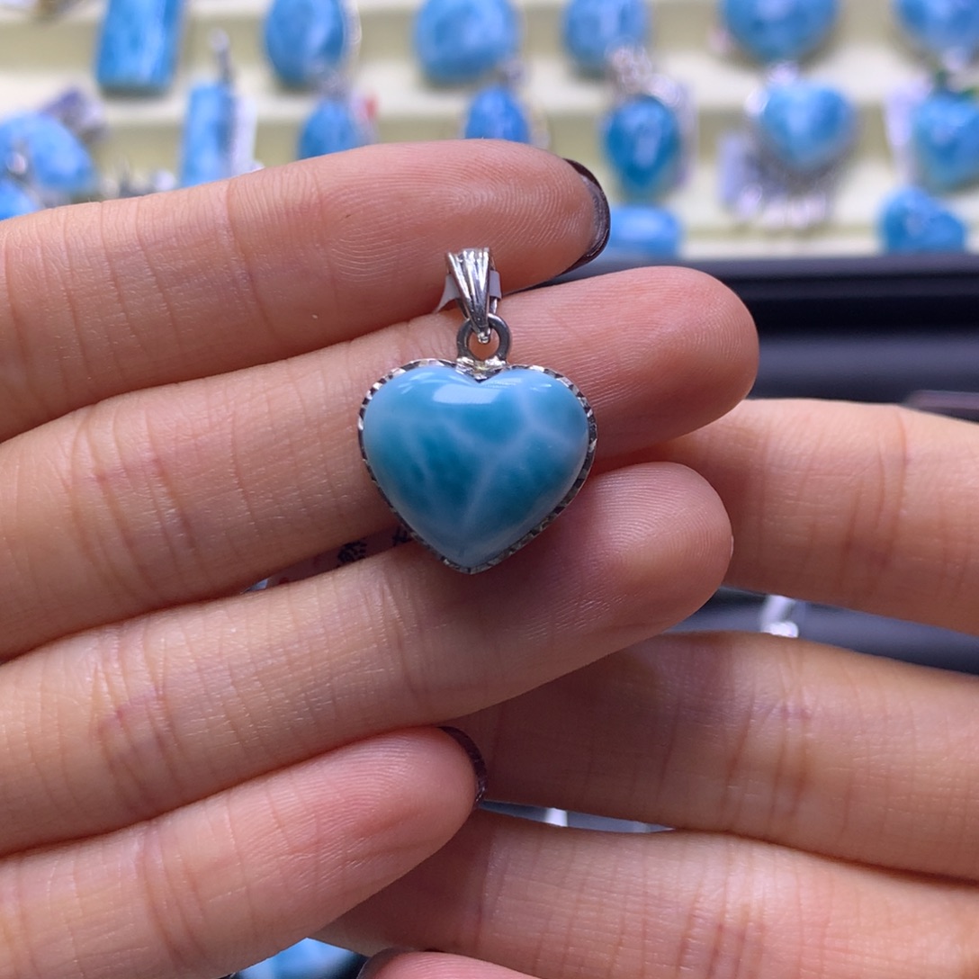 针钠钙石（海纹石）未镶嵌颈饰爱心吊坠