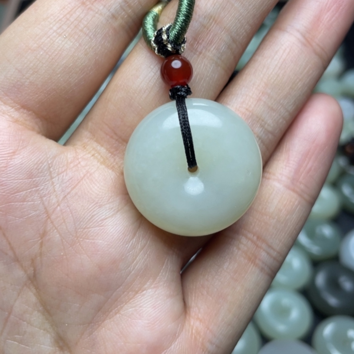 【闪购商品】颈饰未镶嵌和田玉