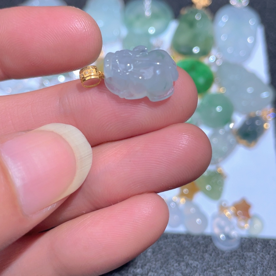 翡翠颈饰18K金镶嵌翡翠