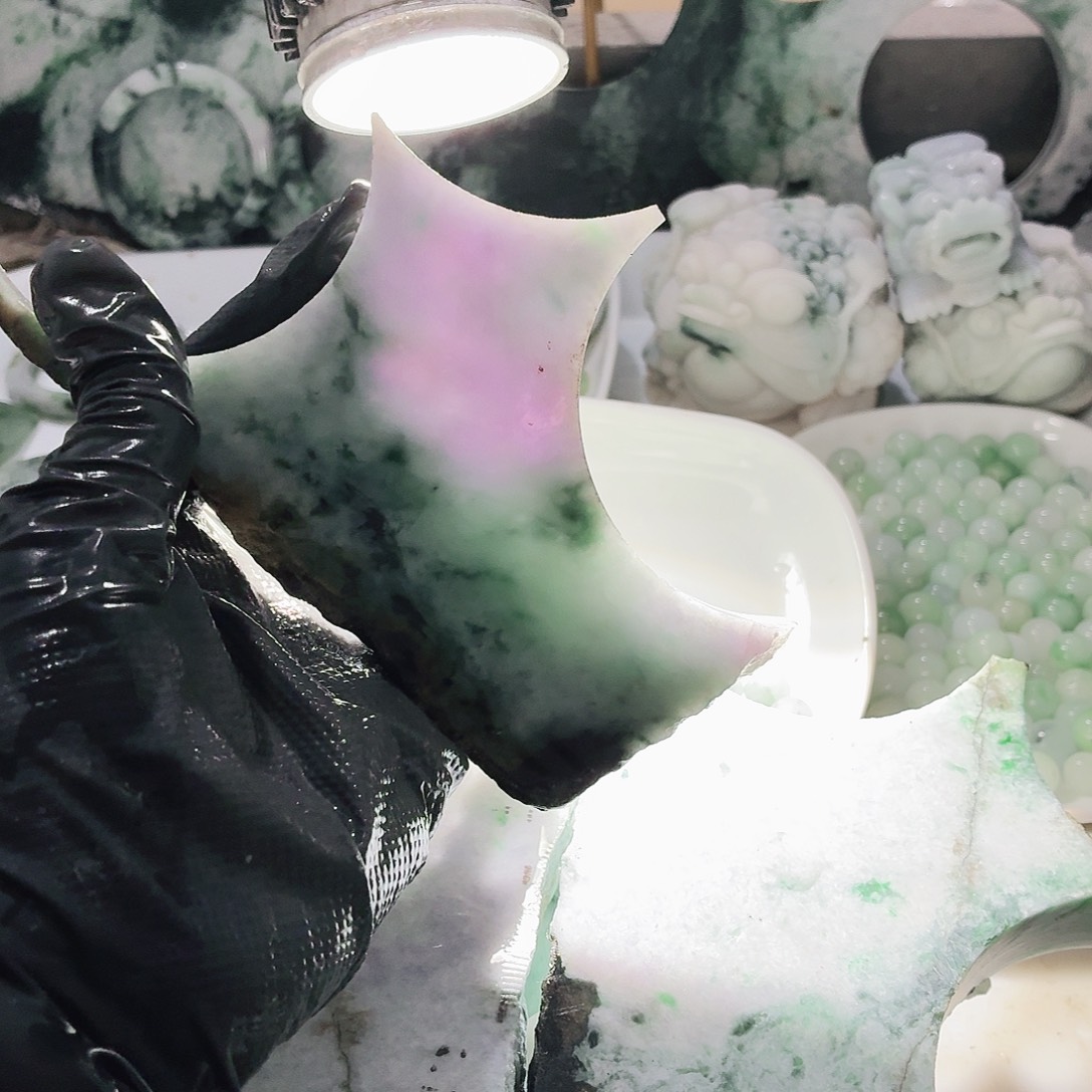 翡翠未镶嵌颈饰边角料