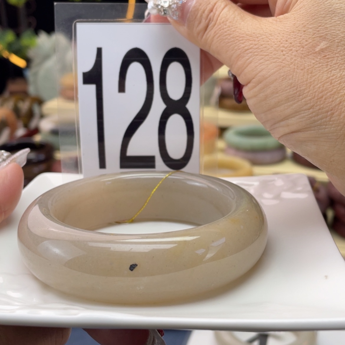 【闪购商品】石英质玉手镯未镶嵌