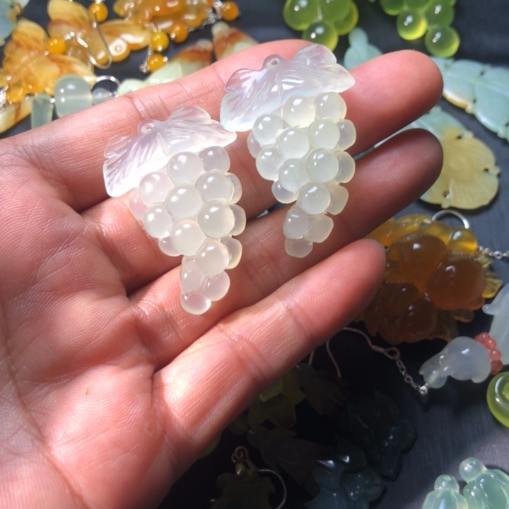 蛇纹石玉未镶嵌耳坠