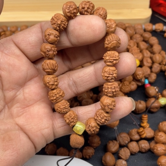 龙纹桃核罗汉须派