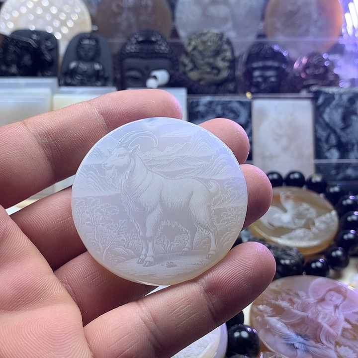 未镶嵌颈饰玛瑙/玉髓幻*