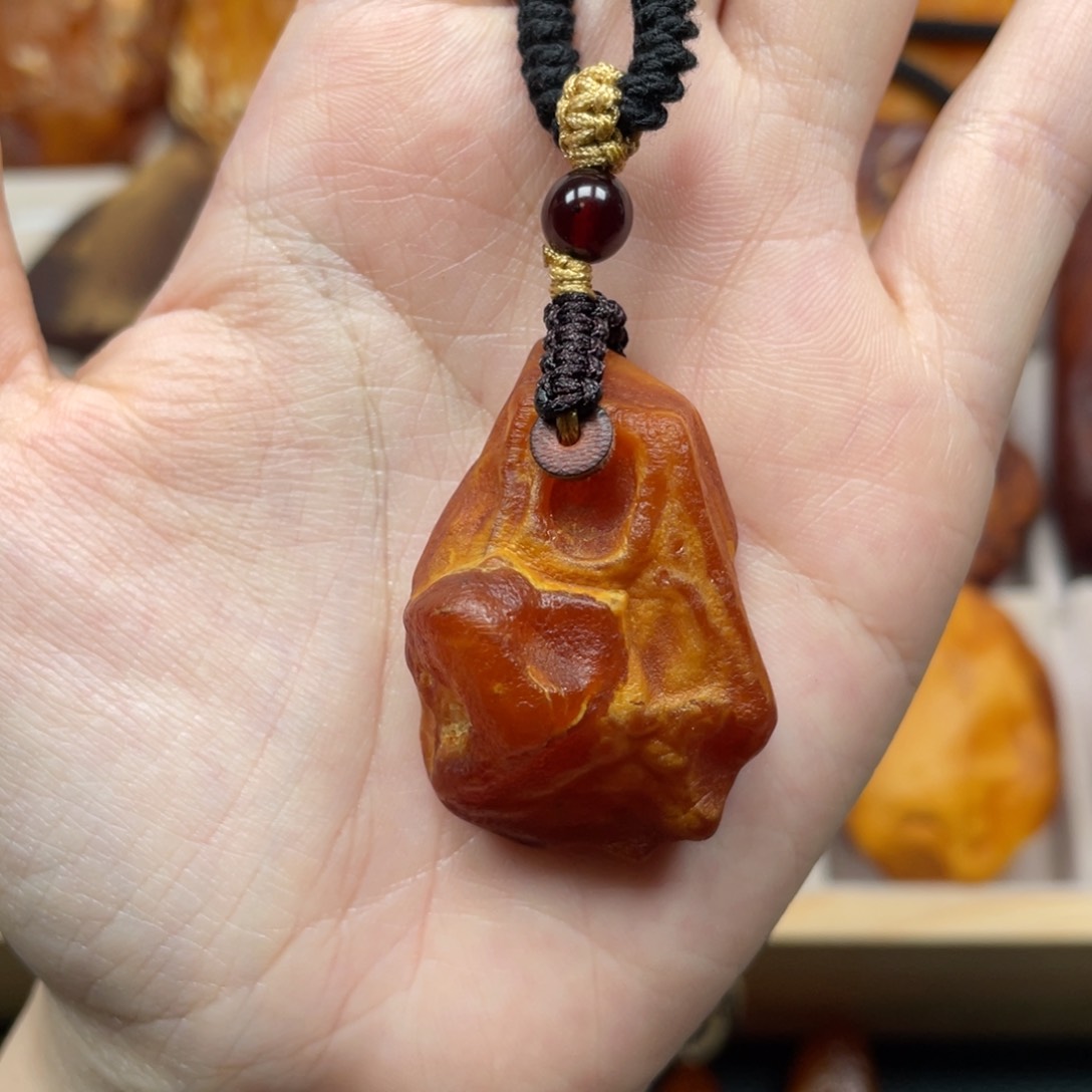 未镶嵌琥珀珠宝奇石