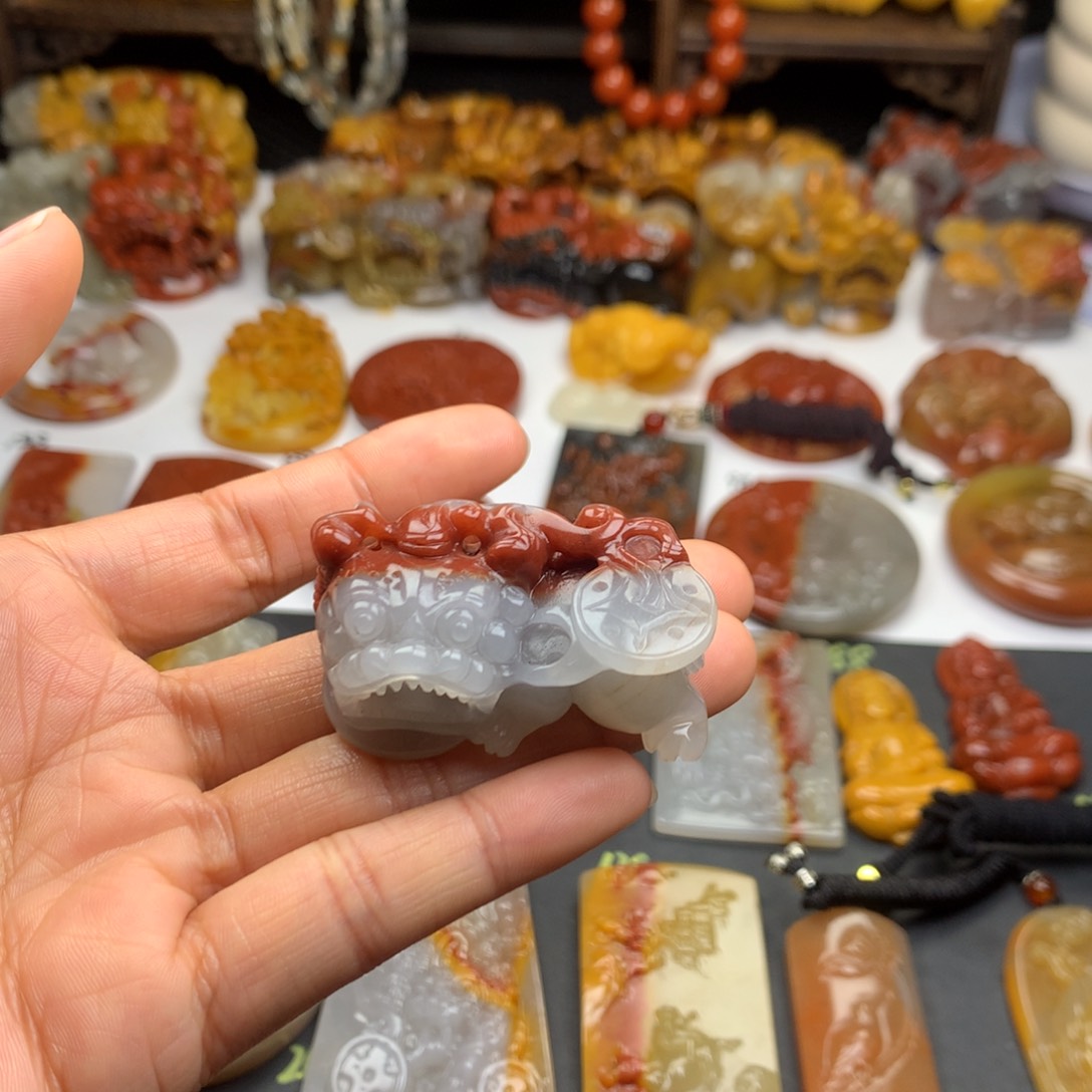 石英质玉（黄龙玉）挂件未镶嵌