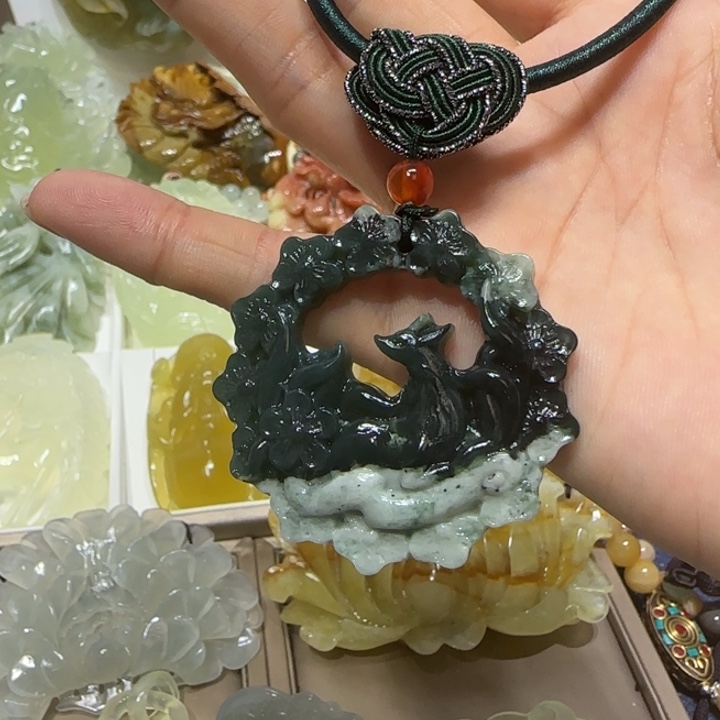 蛇纹石玉吊坠未镶嵌