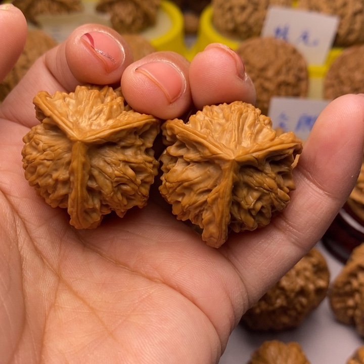 文玩核桃把件三棱