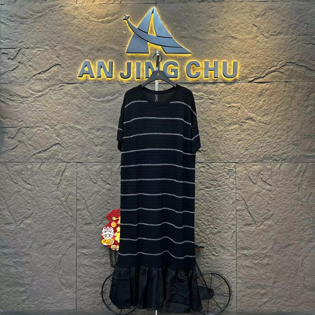 117  春季黑色气质减龄时尚设计感针织宽松连衣裙