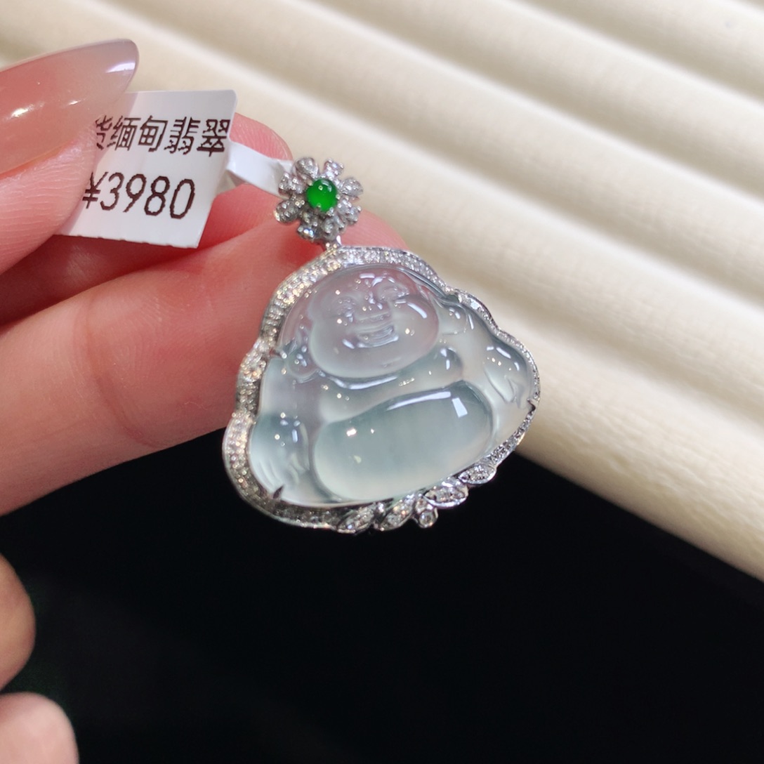 翡翠颈饰18K金镶嵌佛