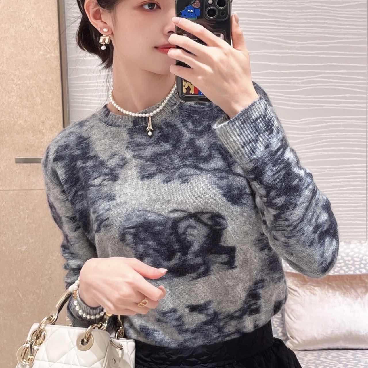 全新未使用 DIOR/迪奥 汤/P215054192/渲染丛林动物图案毛衣 40码