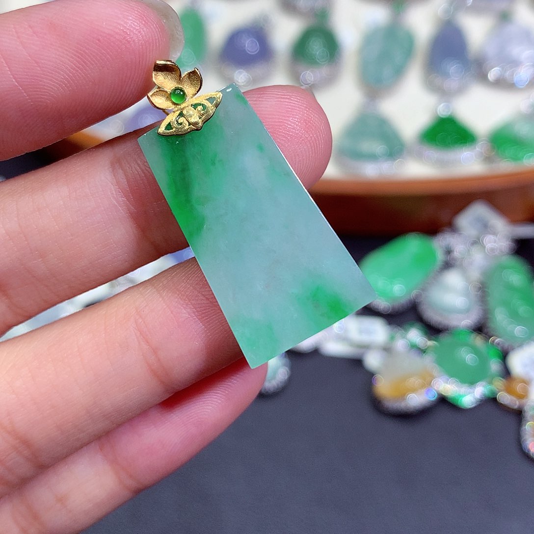 翡翠吊坠(不含链)18K金镶嵌