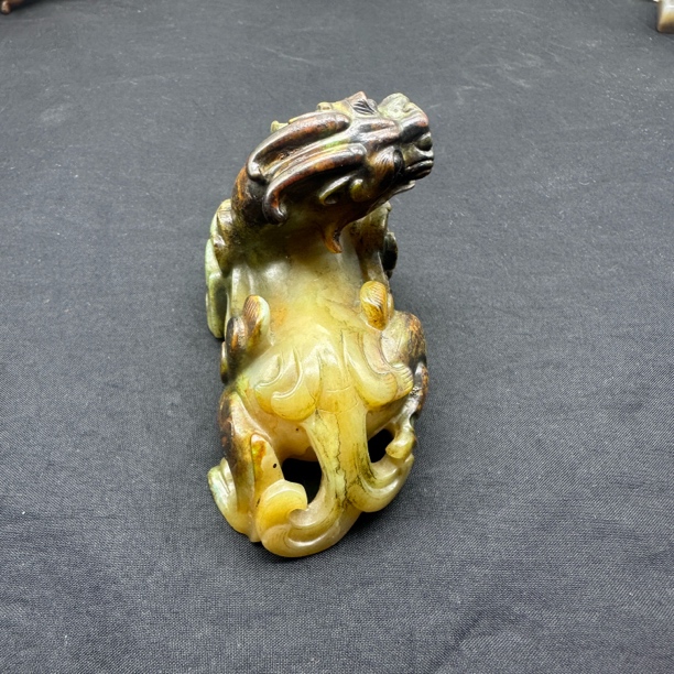 手工雕刻玉辟邪瑞兽手把件