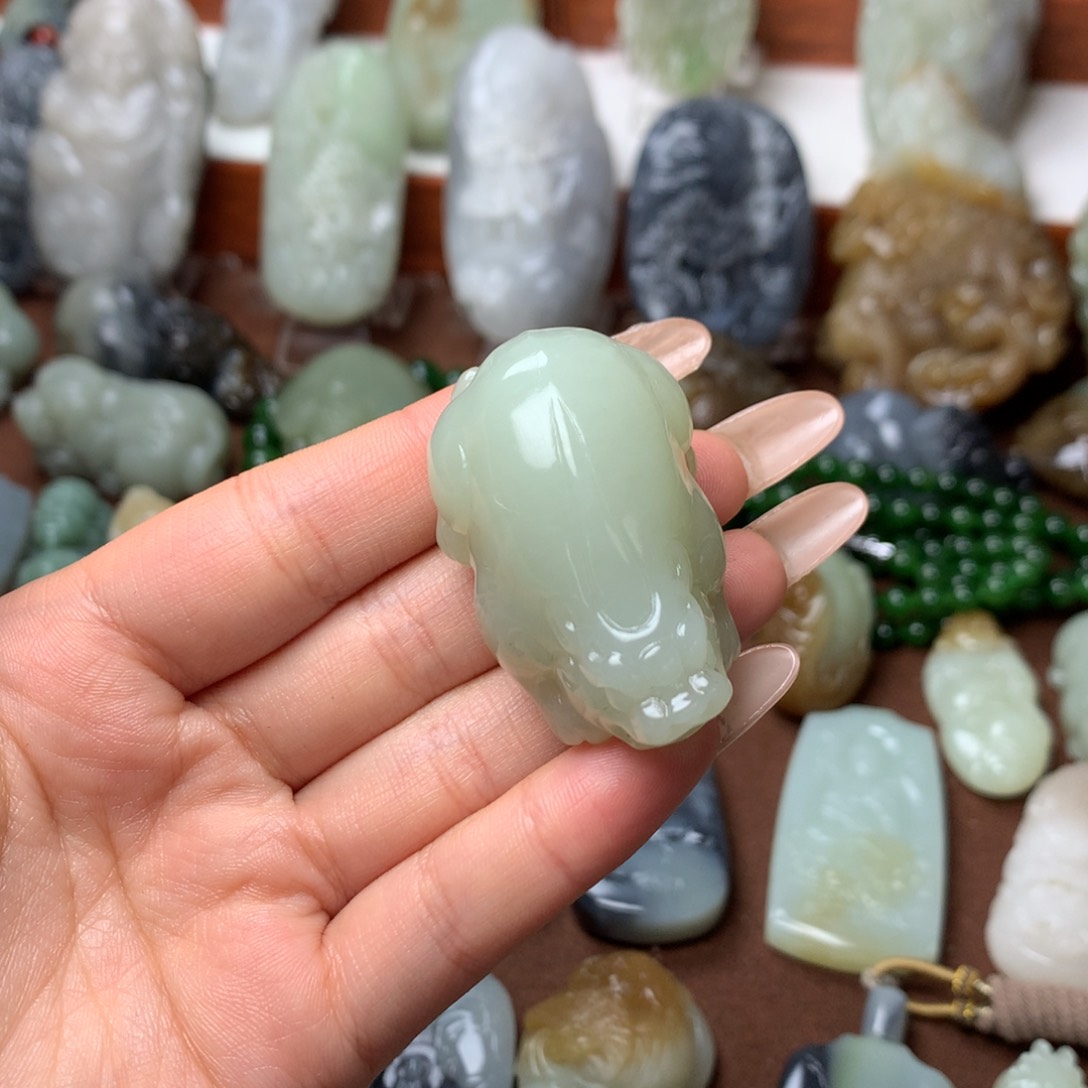 和田玉挂件未镶嵌何*森